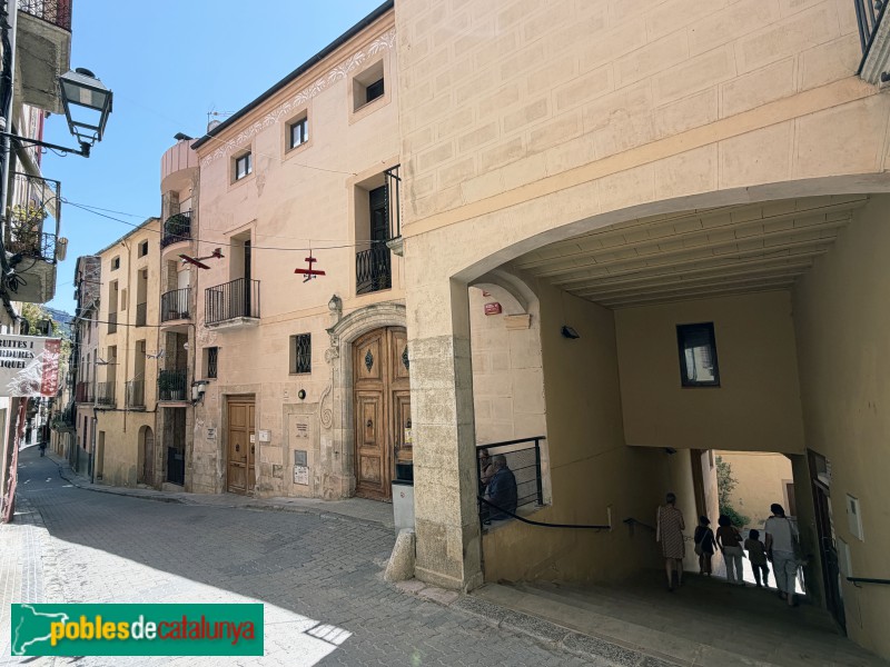 Falset - Carrer de Baix. Can Magrinyà