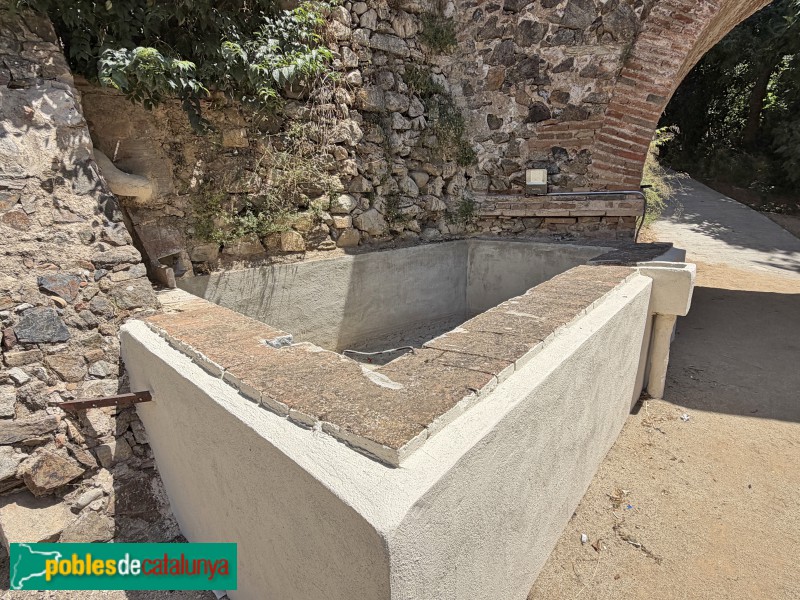 Aqüeducte de Cal Magrinyà. Bassa