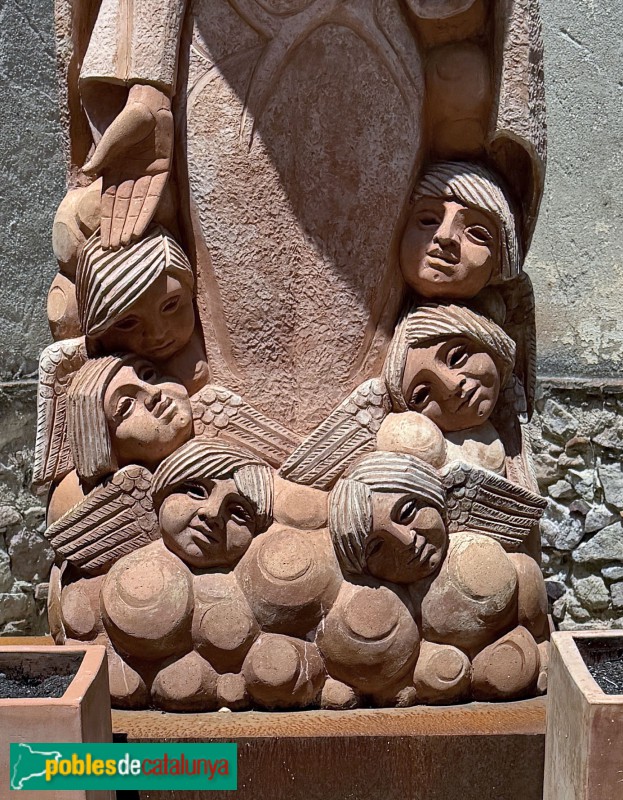 Falset - Escultura de la Mare de Déu