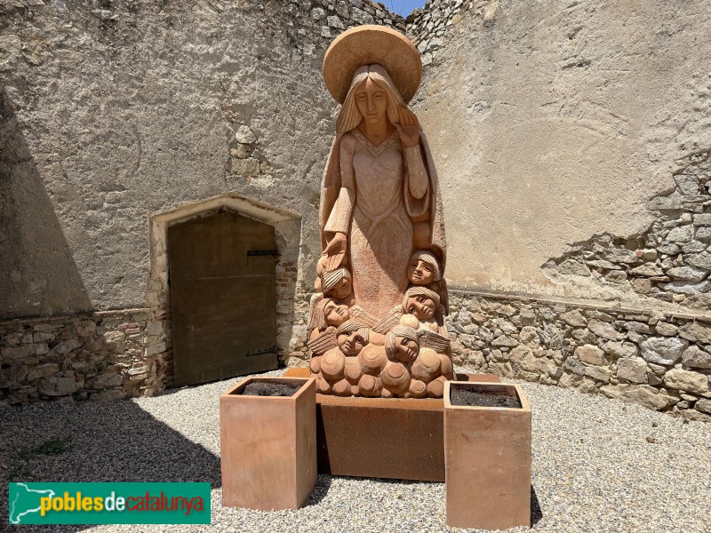Falset - Escultura de la Mare de Déu