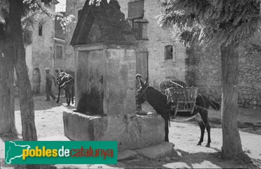 Ulldemolins - Font de la Plaça de l'Església. Postal antiga