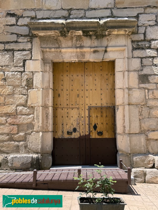 Cornudella de Montsant - Església de Santa Maria. Porta lateral