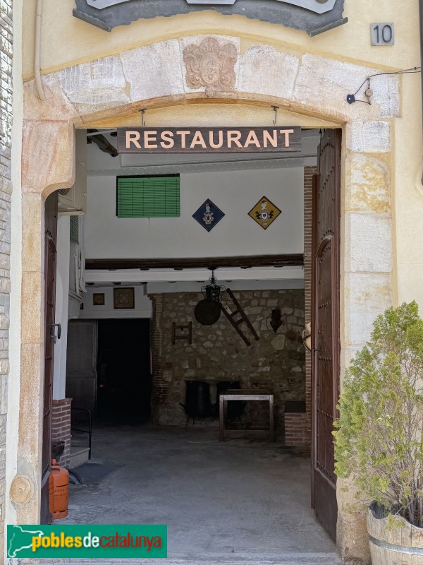 Cornudella de Montsant - Plaça de la Vila, 10