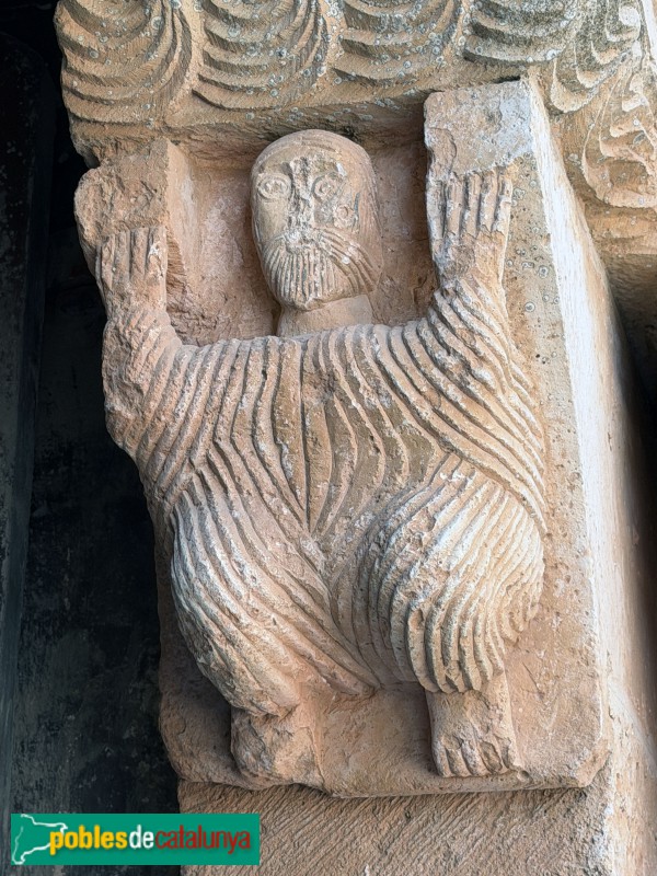 Cornudella de Montsant - Església de Santa Maria de Siurana. Portada. Atlant