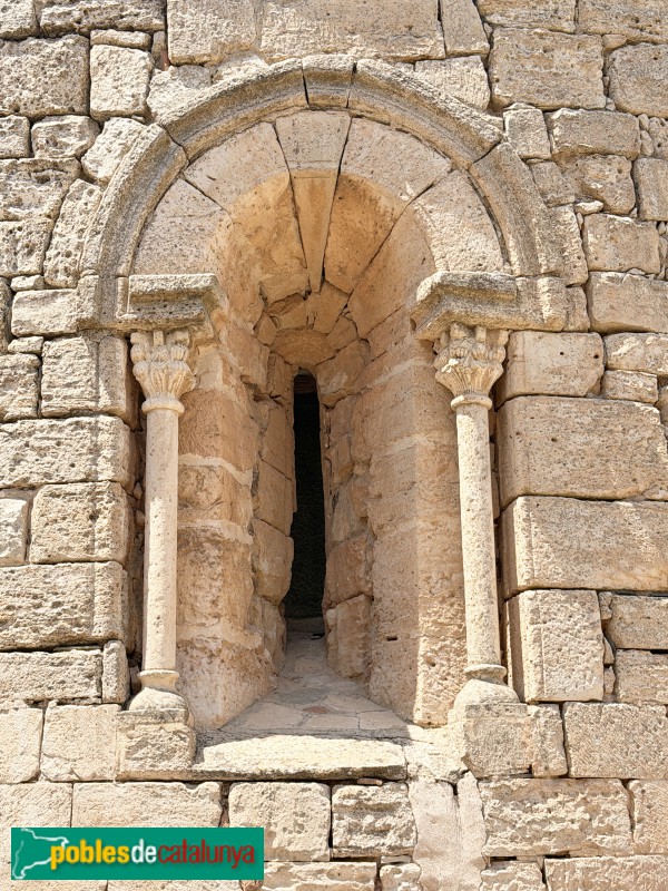 Cornudella de Montsant - Església de Santa Maria de Siurana. Finestra de l'absis