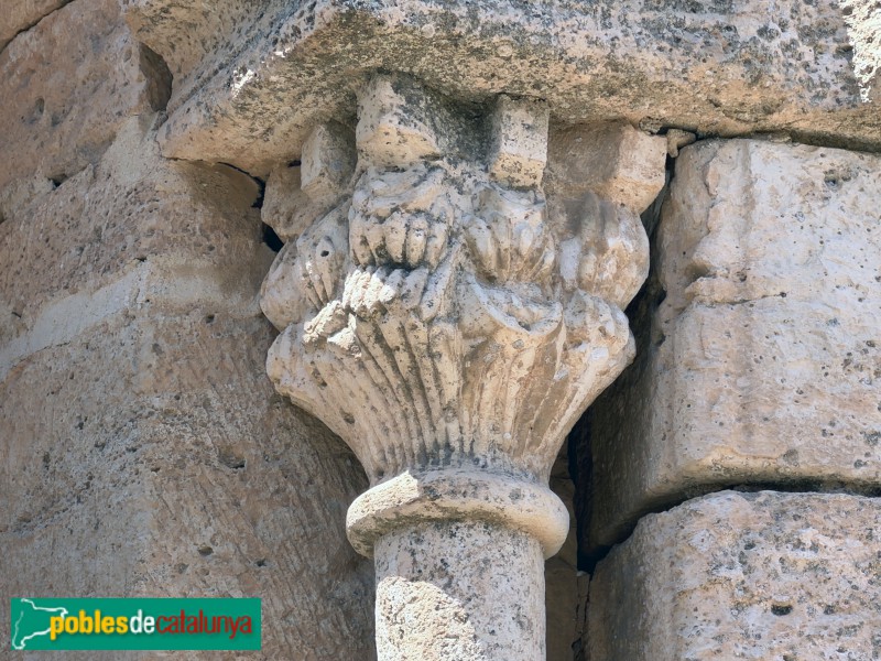 Cornudella de Montsant - Església de Santa Maria de Siurana. Capitell de l'absis