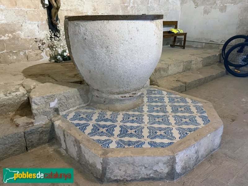 Cornudella de Montsant - Església de Santa Maria de Siurana. Pica baptismal