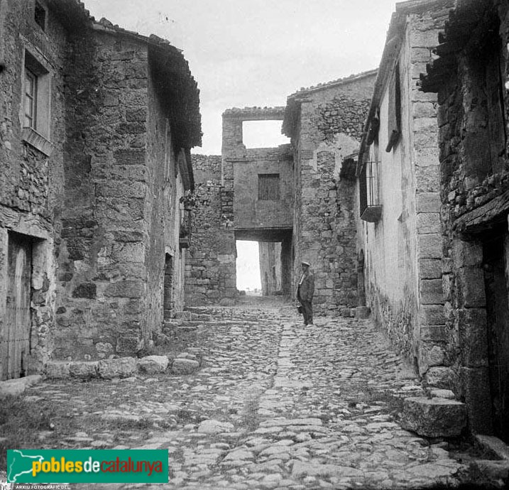 Cornudella de Montsant - Siurana. Plaça Vella
