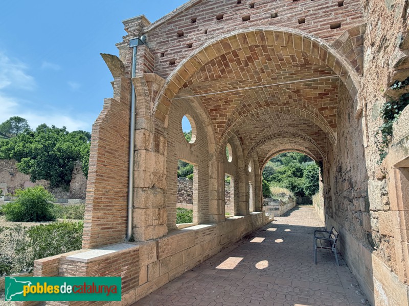 Cartoixa d'Escaladei - Claustre major. Galeria dels tres arcs (reconstruïda)