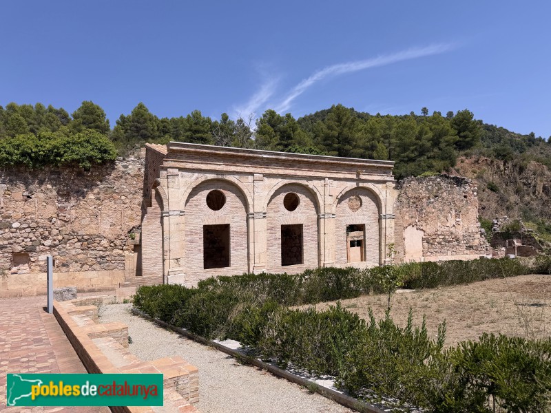Cartoixa d'Escaladei - Claustre major. Galeria dels tres arcs (reconstruïda)