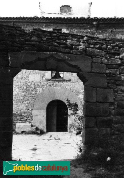 Tavèrnoles - El Banús (Foto: Carme Torrents -invarquit.cultura.gencat.cat-, 1985) Tavèrnoles - El Banús