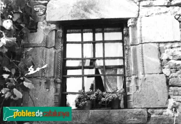 Tavèrnoles - El Banús (Foto: Carme Torrents -invarquit.cultura.gencat.cat-, 1985) Tavèrnoles - El Banús