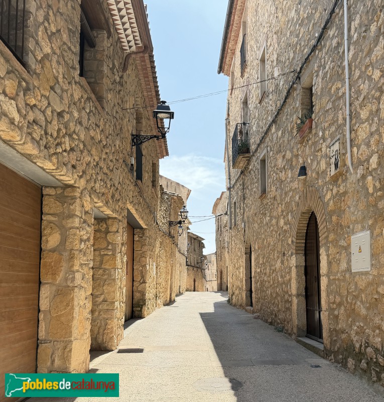 Un carrer de la Morera de Montsant