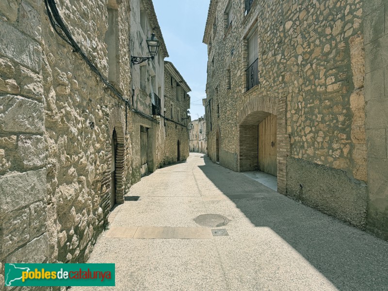 Un carrer de la Morera de Montsant