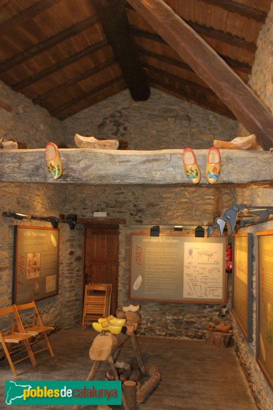 Meranges - Antiga vicaria (Museu de l'Esclop)