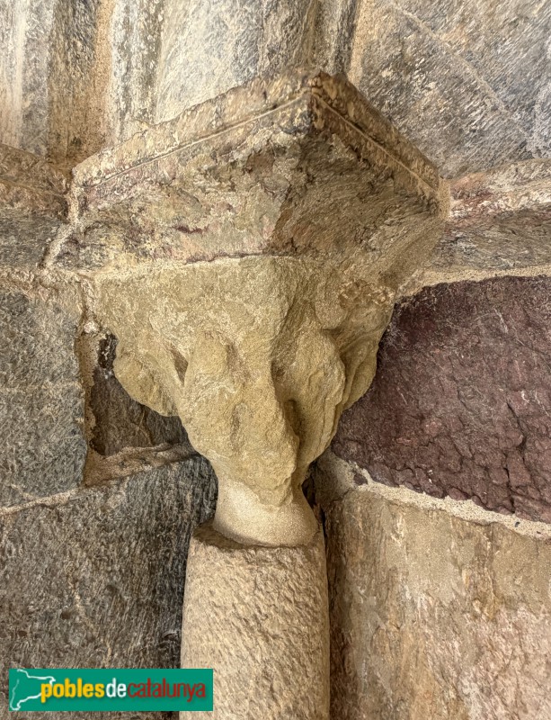 Isòvol - Església de Sant Pere d'Olopte. Portada