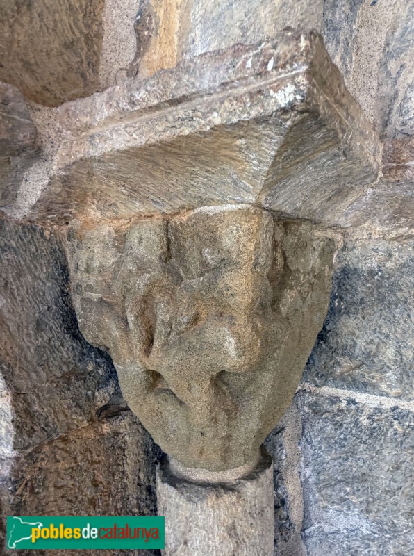 Isòvol - Església de Sant Pere d'Olopte. Portada