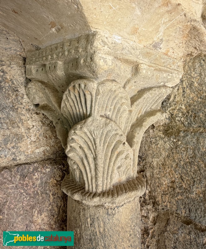Isòvol - Església de Sant Pere d'Olopte. Portada