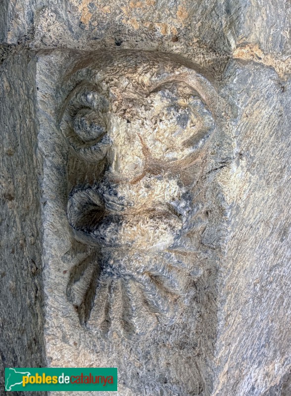 Isòvol - Església de Sant Pere d'Olopte. Portada