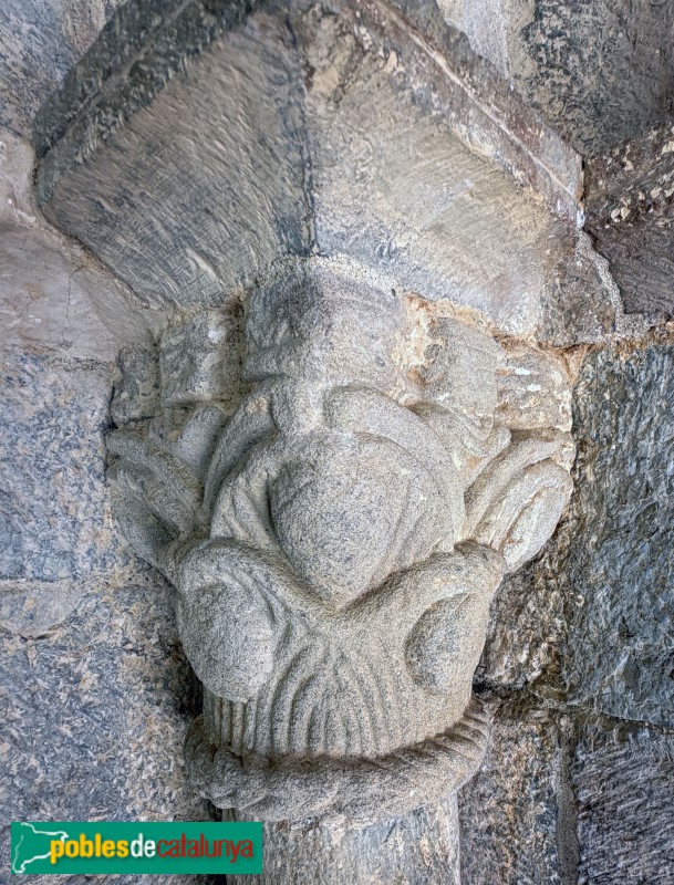 Isòvol - Església de Sant Pere d'Olopte. Portada