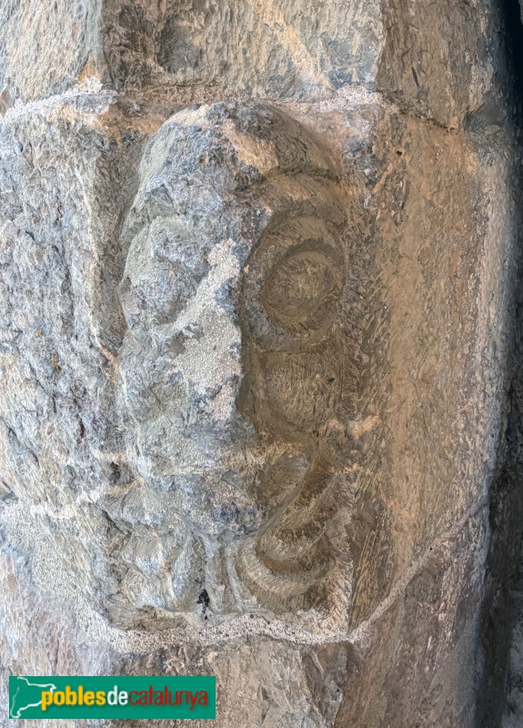 Isòvol - Església de Sant Pere d'Olopte. Portada