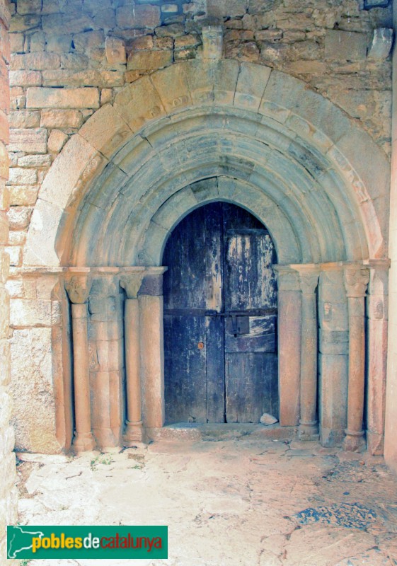 Isòvol - Església de Sant Pere d'Olopte. Portada