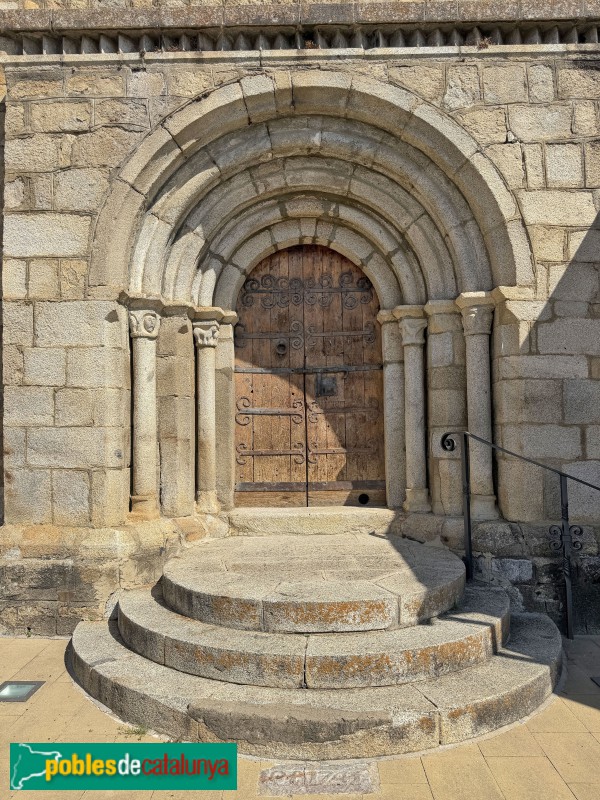 Bolvir - Església de Santa Cecília. Portada