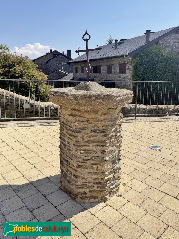 Bolvir - Jardins de l'Església. Padró del cementiri