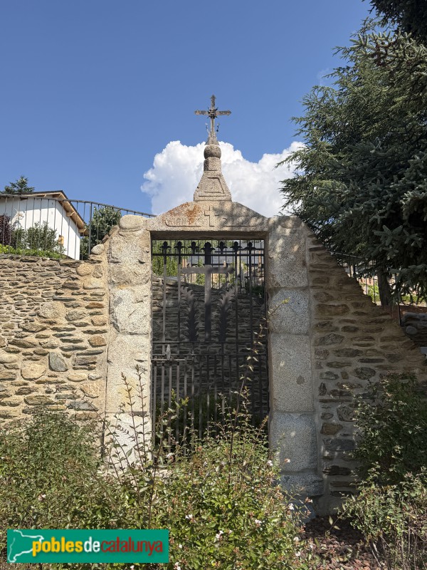 Bolvir - Jardins de l'Església. Potrta del cementiri