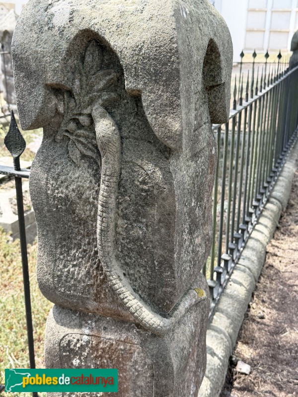 Sant Martí de Centelles - Sepulcre de la família Sentias