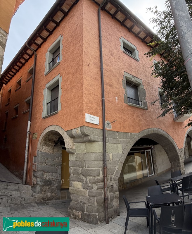 Torelló - Plaça Vella. Cal Ferrer