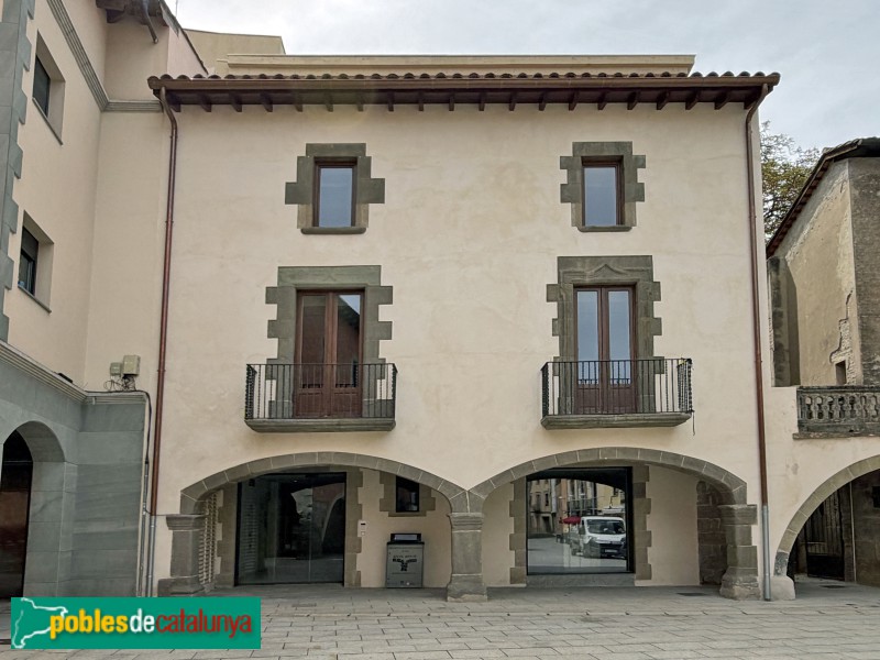Torelló - Plaça Vella. Casa del Marquès de Dos Rius