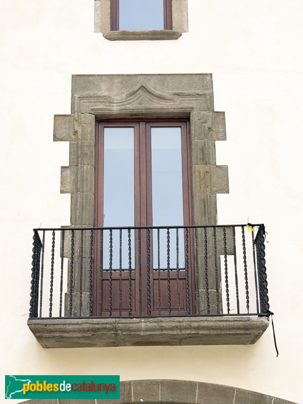 Torelló - Plaça Vella. Casa del Marquès de Dos Rius