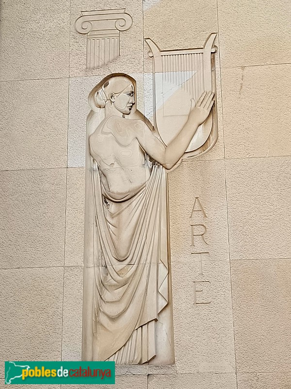 Barcelona - Col·legi Major Sant Raimon de Penyafort i Mare de Déu de Montserrat. Relleu