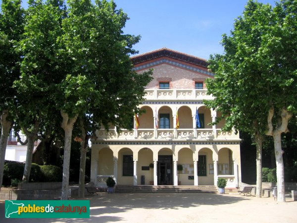 Begues - Ajuntament (Foto: Albert Esteves, 2006) Begues - Ajuntament