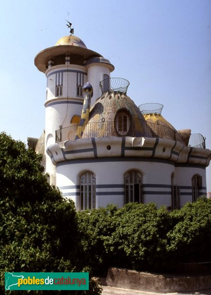 Sant Joan Despí - Torre de la Creu (Foto: <i>Josep Maria Ardèvol</i>, 1999) Sant Joan Despí - Torre de la Creu