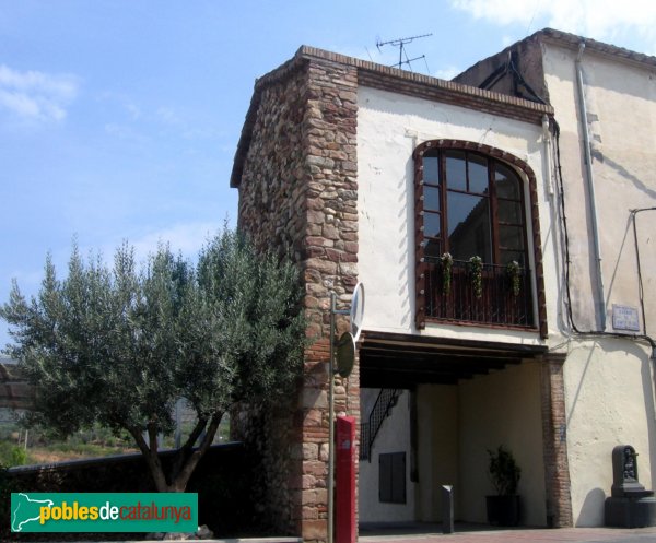 Olesa de Montserrat - Portal de Santa Oliva (Foto: Albert Esteves, 2006) Olesa de Montserrat - Portal de Santa Oliva