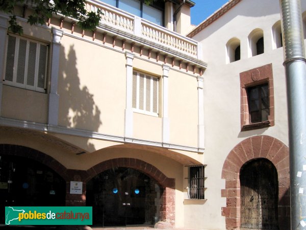 Pallejà - Ca n'Albareda de la Plaça (Foto: Albert Esteves, 2006) Pallejà - Ca n'Albareda de la Plaça