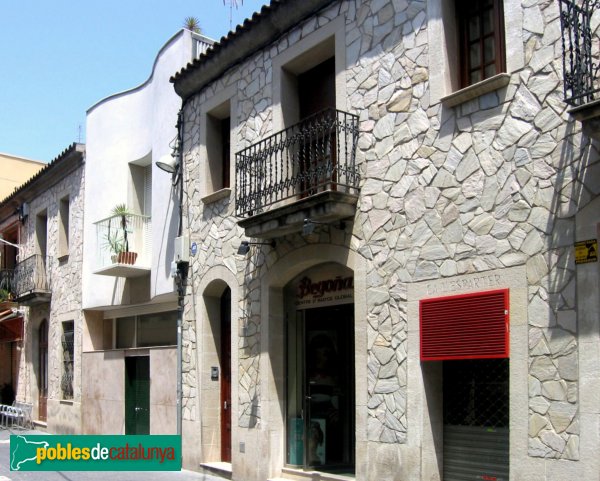 El Prat - Carrer Ferran Puig, 17 (Foto: Albert Esteves, 2006) El Prat - Carrer Ferran Puig, 17