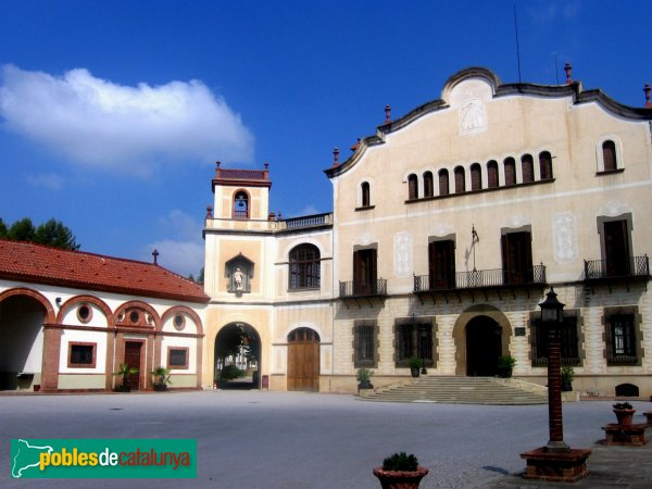 Sant Esteve Sesrovires - Masia Bach (Foto: Albert Esteves, 2006) Sant Esteve Sesrovires - Masia Bach