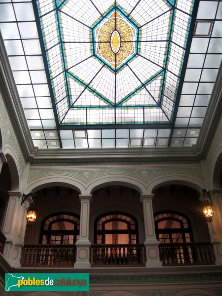 Sant Esteve Sesrovires - Masia Bach (Foto: Albert Esteves, 2006) Sant Esteve Sesrovires - Masia Bach