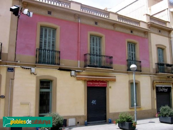 Sant Just Desvern - Granja Carbonell (Foto: Albert Esteves, 2006) Sant Just Desvern - Granja Carbonell