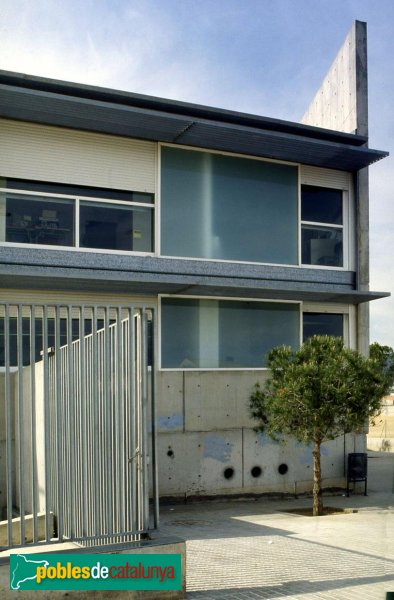 Vilassar de Mar - Escola Vaixell Burriac i Institut Vilatzara (Foto: Maite Sújar, 1996) Vilassar de Mar - Escola Vaixell Burriac i Institut Vilatzara