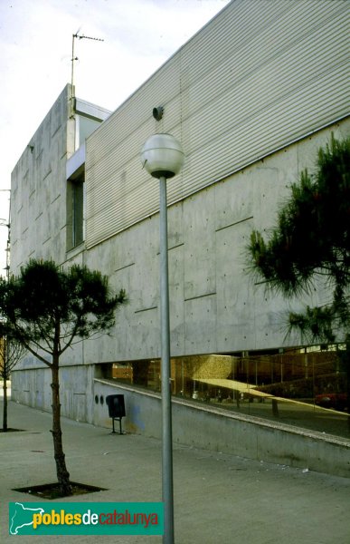 Vilassar de Mar - Escola Vaixell Burriac i Institut Vilatzara (Foto: Josep Maria Ardèvol, 1996) Vilassar de Mar - Escola Vaixell Burriac i Institut Vilatzara