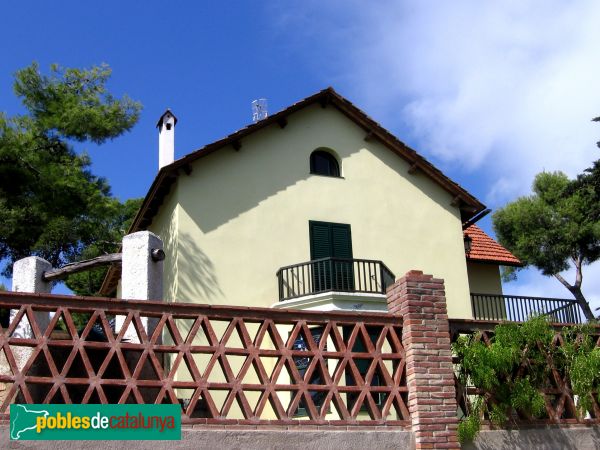 Vilanova i la Geltrú - Cases de Sant Cristòfol (Foto: Albert Esteves, 2006) Vilanova i la Geltrú - Cases de Sant Cristòfol